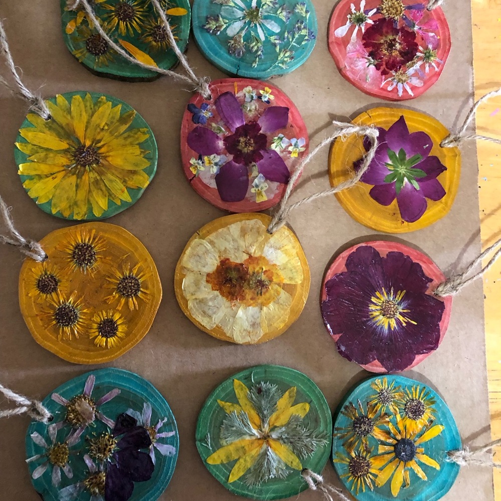 Set of 12 pressed flower on wood Christmas tree ornaments
